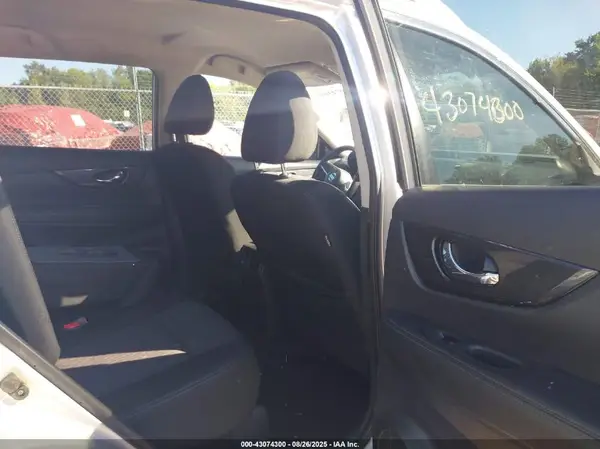 KNMAT2MV4KP523979 2019 NISSAN ROGUE - Image 8