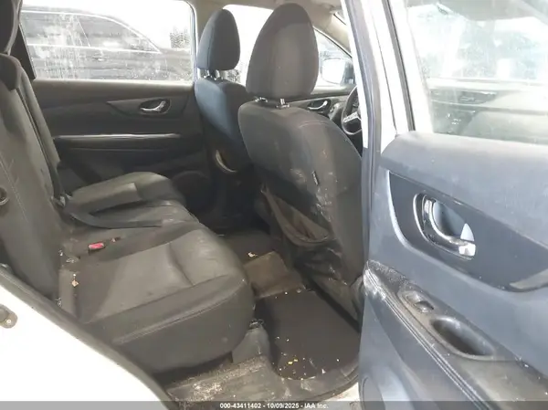 KNMAT2MV5HP516306 2017 NISSAN ROGUE - Image 8