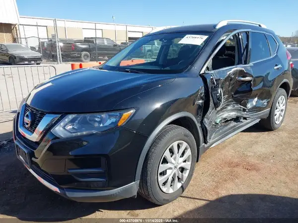 KNMAT2MV5HP538273 2017 NISSAN ROGUE - Image 2