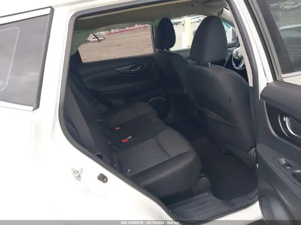 KNMAT2MV5HP552030 2017 NISSAN ROGUE - Image 8