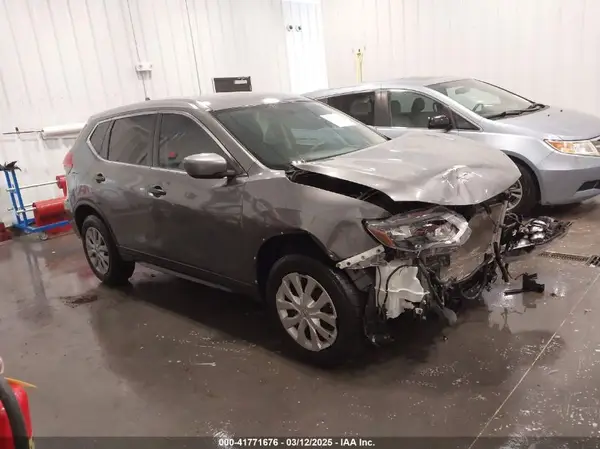 KNMAT2MV5HP570978 2017 NISSAN ROGUE - Image 1
