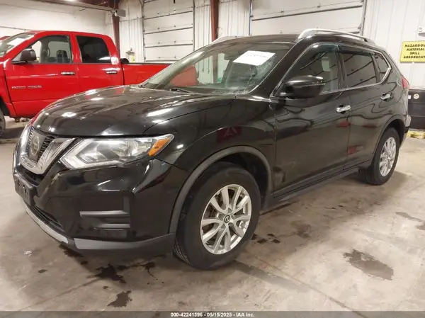 KNMAT2MV5HP575713 2017 NISSAN ROGUE - Image 2