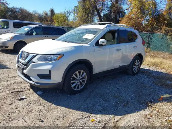 KNMAT2MV5HP580538 2017 NISSAN ROGUE - Image 2