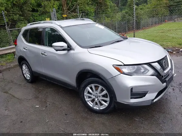 KNMAT2MV5HP581513 2017 NISSAN ROGUE - Image 1