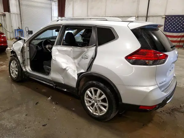 KNMAT2MV5HP588090 2017 NISSAN ROGUE - Image 2