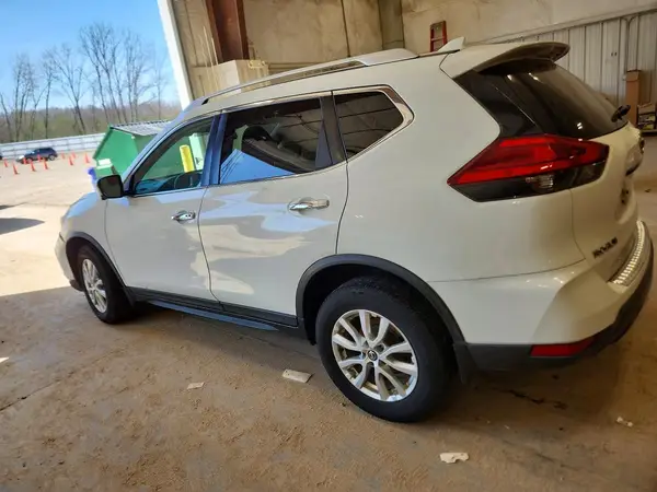 KNMAT2MV5HP597212 2017 NISSAN ROGUE - Image 2