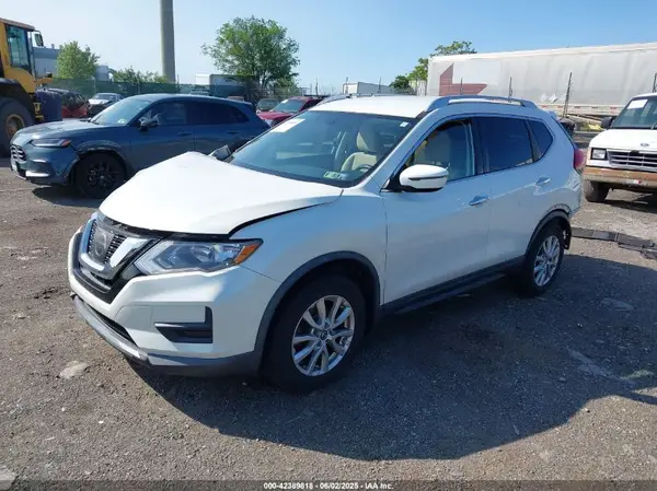 KNMAT2MV5HP599039 2017 NISSAN ROGUE - Image 2