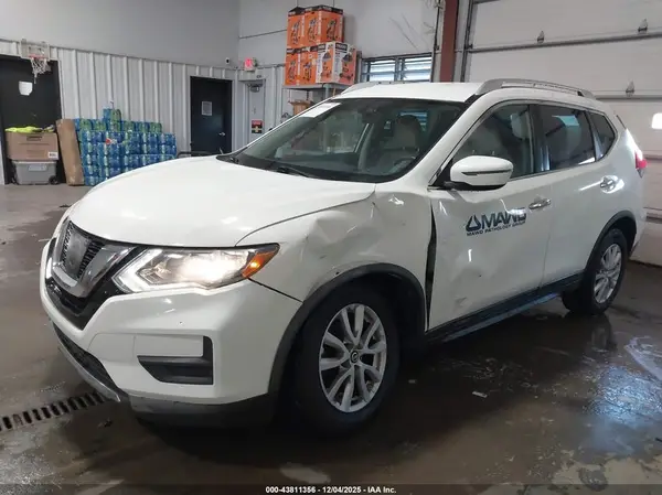 KNMAT2MV5HP599154 2017 NISSAN ROGUE - Image 2