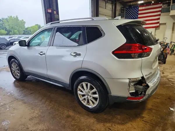 KNMAT2MV5HP603770 2017 NISSAN ROGUE - Image 2