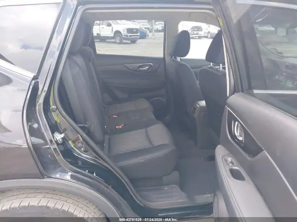 KNMAT2MV5HP606443 2017 NISSAN ROGUE - Image 8
