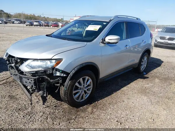 KNMAT2MV5JP501066 2018 NISSAN ROGUE - Image 2