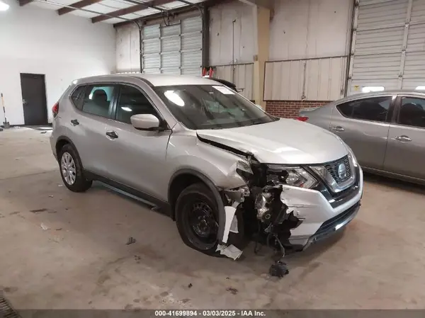 KNMAT2MV5JP513038 2018 NISSAN ROGUE - Image 1