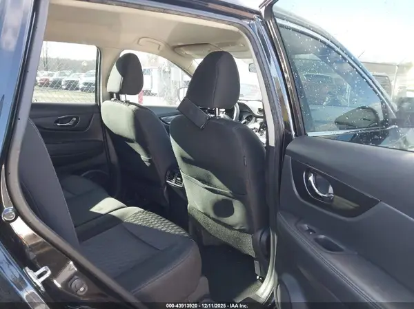 KNMAT2MV5JP526145 2018 NISSAN ROGUE - Image 8