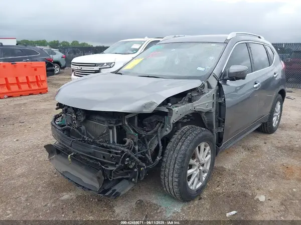 KNMAT2MV5JP527070 2018 NISSAN ROGUE - Image 2