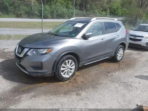 KNMAT2MV5JP528381 2018 NISSAN ROGUE - Image 2
