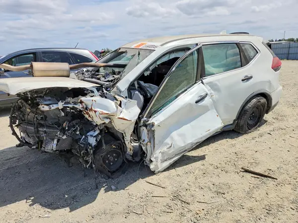 KNMAT2MV5JP532821 2018 NISSAN ROGUE - Image 1