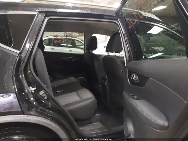 KNMAT2MV5JP538358 2018 NISSAN ROGUE - Image 8