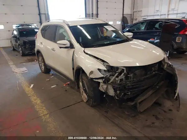 KNMAT2MV5JP540076 2018 NISSAN ROGUE - Image 1
