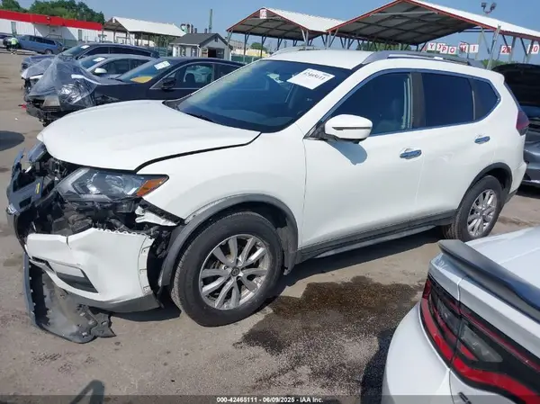 KNMAT2MV5JP545939 2018 NISSAN ROGUE - Image 2
