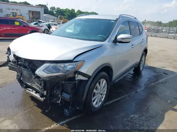 KNMAT2MV5JP551062 2018 NISSAN ROGUE - Image 2