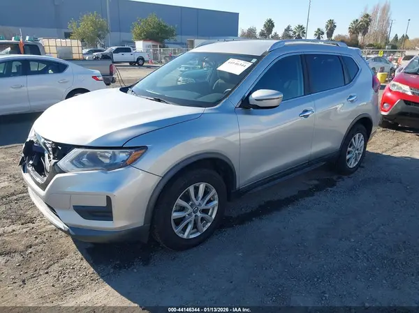 KNMAT2MV5JP555421 2018 NISSAN ROGUE - Image 2