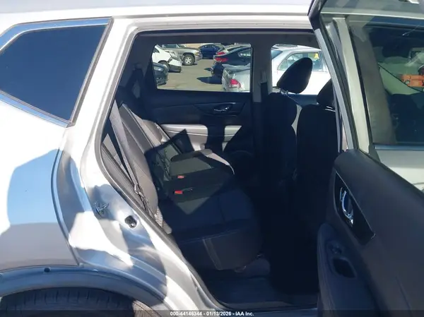 KNMAT2MV5JP555421 2018 NISSAN ROGUE - Image 8