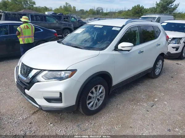 KNMAT2MV5JP558786 2018 NISSAN ROGUE - Image 2