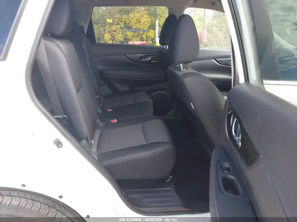KNMAT2MV5JP558786 2018 NISSAN ROGUE - Image 8