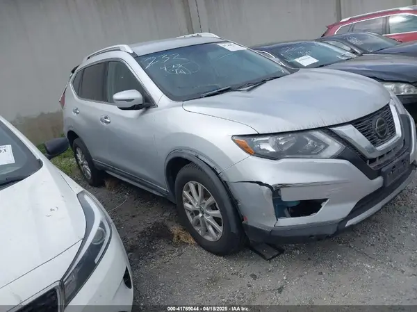 KNMAT2MV5JP574194 2018 NISSAN ROGUE - Image 1