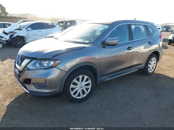 KNMAT2MV5JP583641 2018 NISSAN ROGUE - Image 2