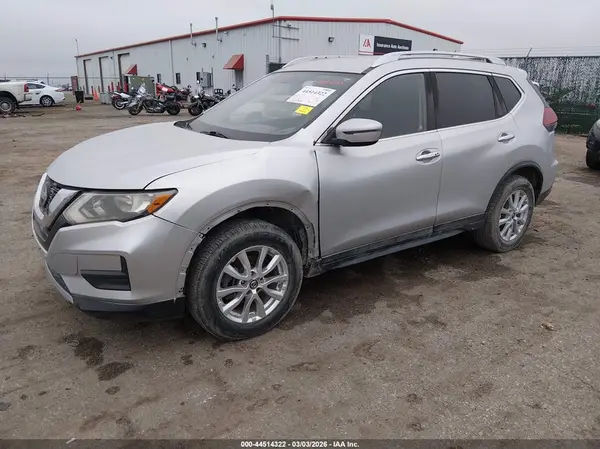 KNMAT2MV5JP585728 2018 NISSAN ROGUE - Image 2