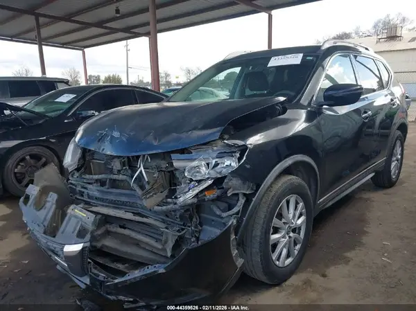 KNMAT2MV5JP587107 2018 NISSAN ROGUE - Image 2