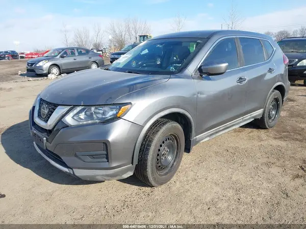 KNMAT2MV5JP588743 2018 NISSAN ROGUE - Image 2