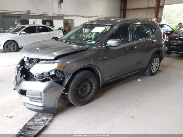 KNMAT2MV5JP588905 2018 NISSAN ROGUE - Image 2