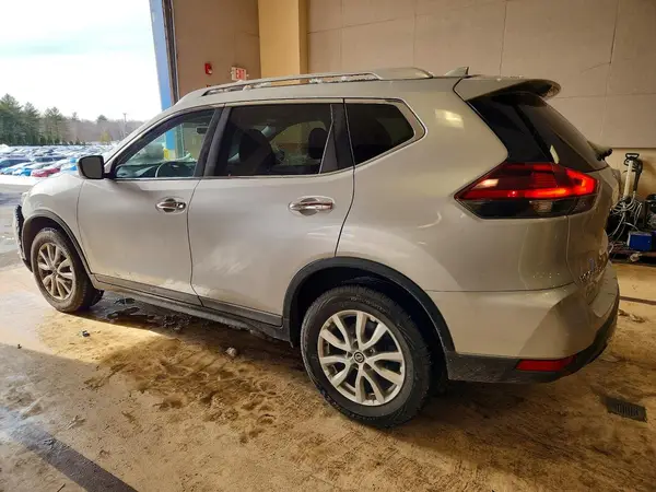 KNMAT2MV5JP589049 2018 NISSAN ROGUE - Image 2