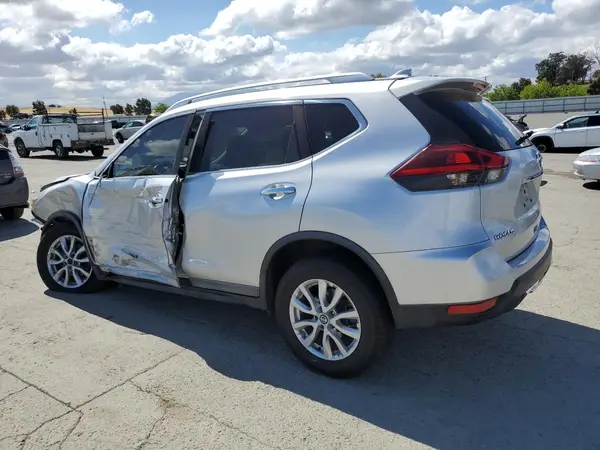 KNMAT2MV5JP589374 2018 NISSAN ROGUE - Image 2