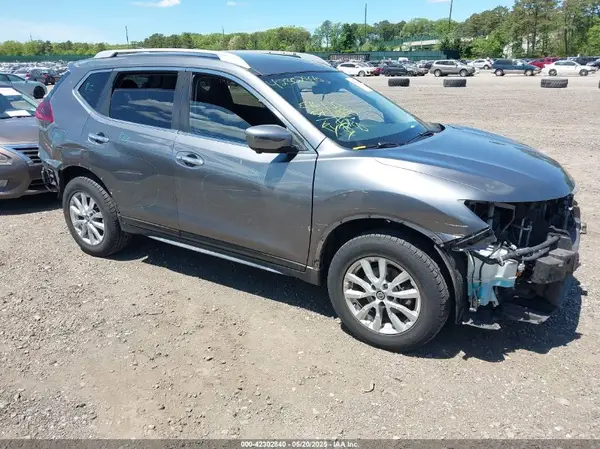 KNMAT2MV5JP599788 2018 NISSAN ROGUE - Image 1