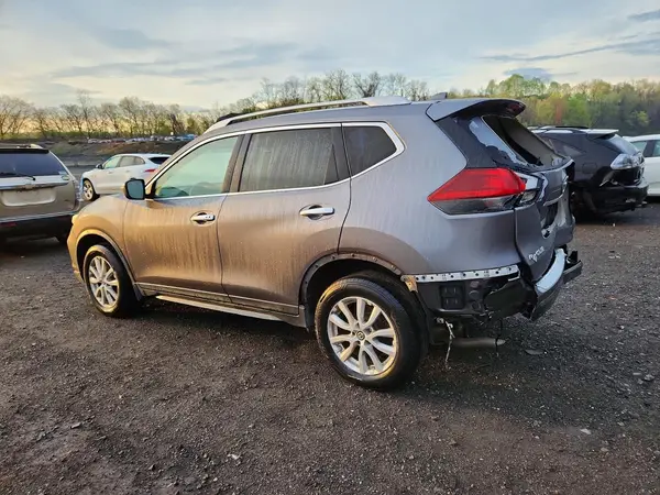 KNMAT2MV5JP617447 2018 NISSAN ROGUE - Image 2