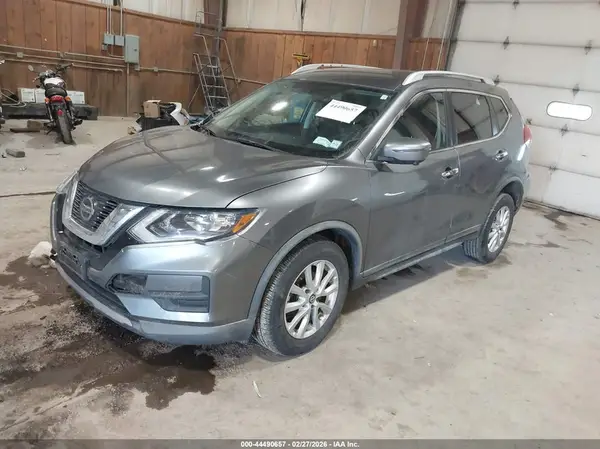 KNMAT2MV5JP619957 2018 NISSAN ROGUE - Image 2