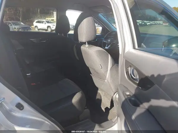 KNMAT2MV6HP500941 2017 NISSAN ROGUE - Image 8