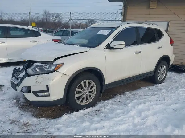 KNMAT2MV6HP518596 2017 NISSAN ROGUE - Image 2