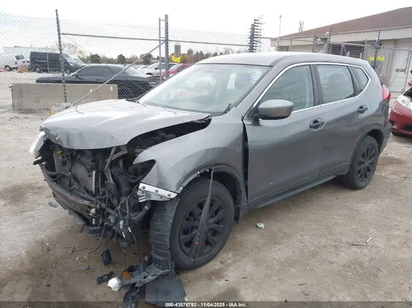 KNMAT2MV6HP530036 2017 NISSAN ROGUE - Image 2