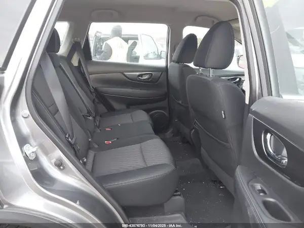 KNMAT2MV6HP530036 2017 NISSAN ROGUE - Image 8