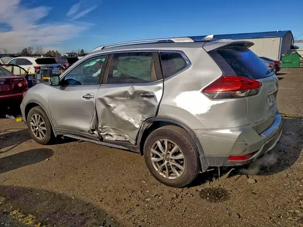 KNMAT2MV6HP555793 2017 NISSAN ROGUE - Image 2