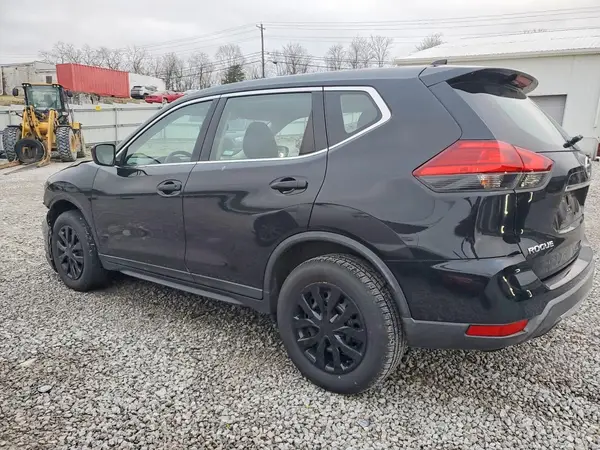 KNMAT2MV6HP561108 2017 NISSAN ROGUE - Image 2