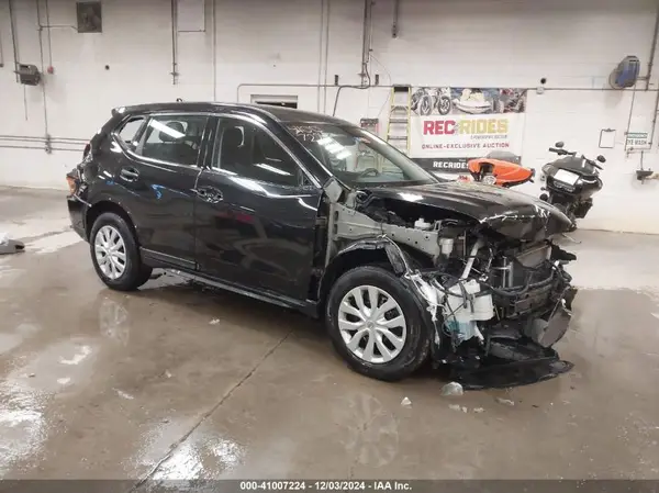 KNMAT2MV6HP561836 2017 NISSAN ROGUE - Image 1