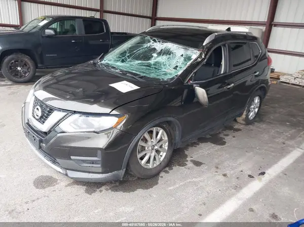 KNMAT2MV6HP565062 2017 NISSAN ROGUE - Image 2