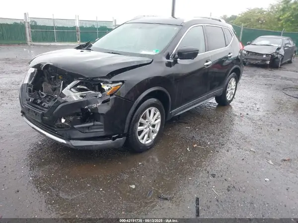 KNMAT2MV6HP570195 2017 NISSAN ROGUE - Image 2