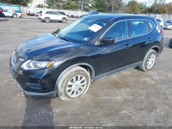 KNMAT2MV6HP573159 2017 NISSAN ROGUE - Image 2