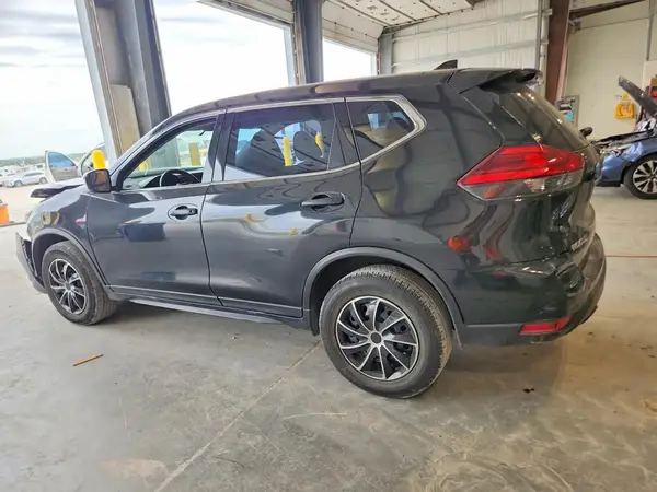 KNMAT2MV6HP573260 2017 NISSAN ROGUE - Image 2
